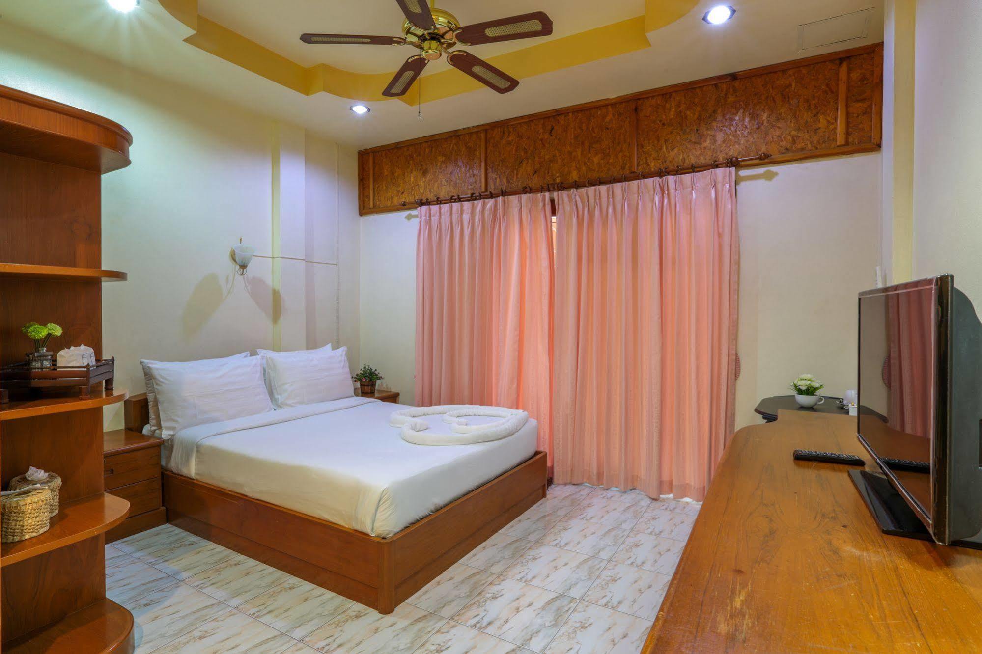 โรงแรม คุณหญิง เฮาล์ 2*